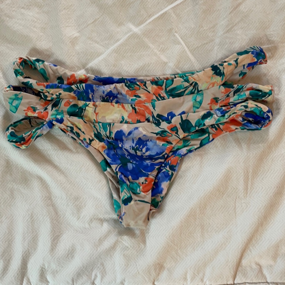 O’Neill bikini bottoms size medium